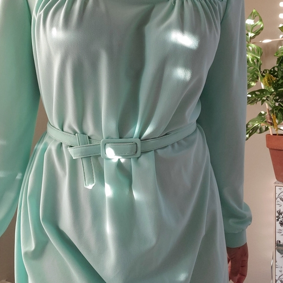 70s Lady Windsor Belt Dress - Picture 5 of 15